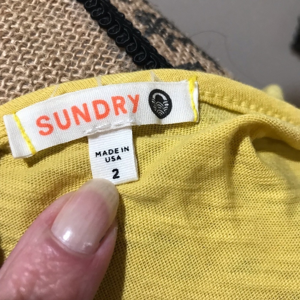 ☀️SUNDRY Ruffled Tank - Picture 6 of 7
